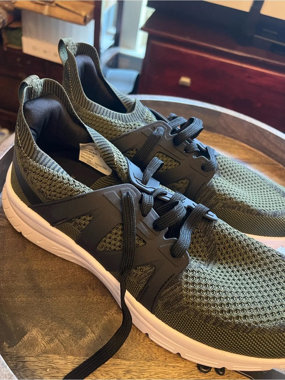 Men's Black Athletic Shoe (Size 11)